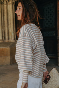 Sweat Marcel en maille rayée beige et écrue à fil métallisé argenté